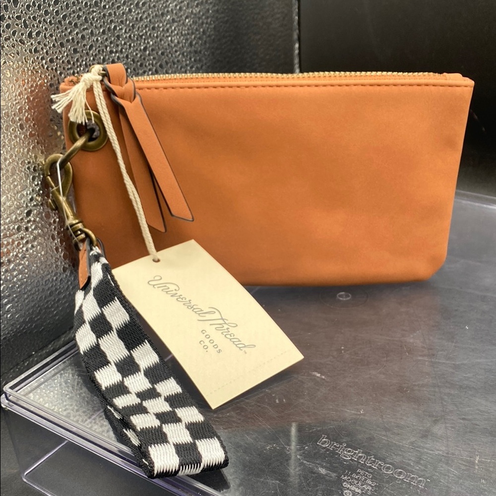 Universal Thread Tan Clutch with Wristlet - Brown/KG0162332 - NWT!!
